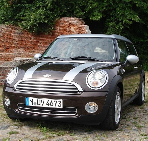 Sportlich und edel zugleich die Frontgestaltung des MINIs. Und das soll auch beim "Rest" des Fahrzeugs so bleiben. Foto: B. Riedel/Auto-Reporter.NET 